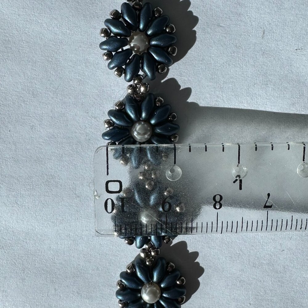 Blue Flower Beaded Bracelet Handmade with Pewter Clasp - Picture 4 of 4